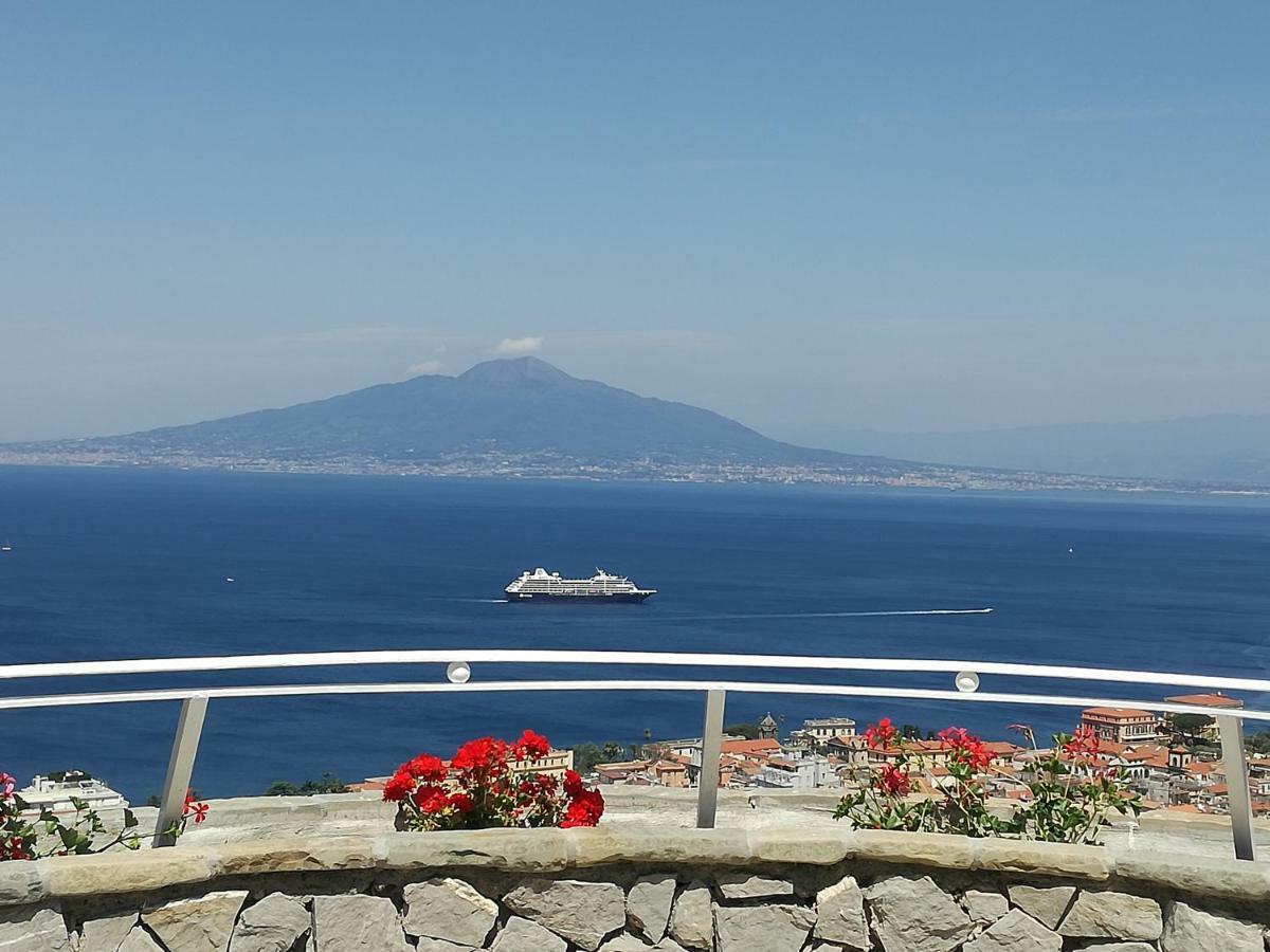 Mirasorrento Villa ภายนอก รูปภาพ